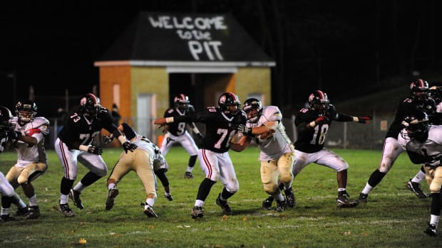 aliquippa-playing-through-the-whistle-lead.jpg
